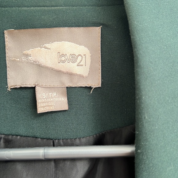 Love 21 beautiful emerald green fitted jacket - Picture 3 of 6